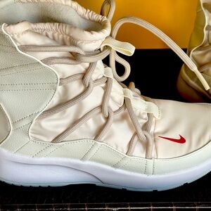 Nike Tanjun High Rise Sneaker Boots Size 9 worn 1X